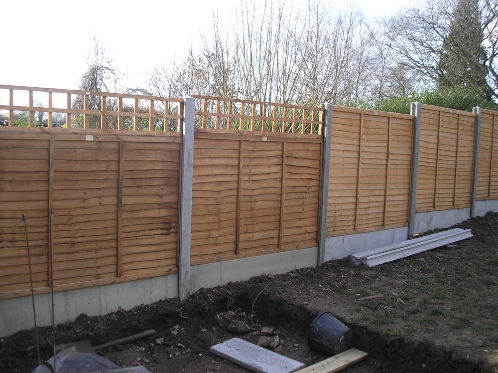 Wooden Garden Fence With Trellis
